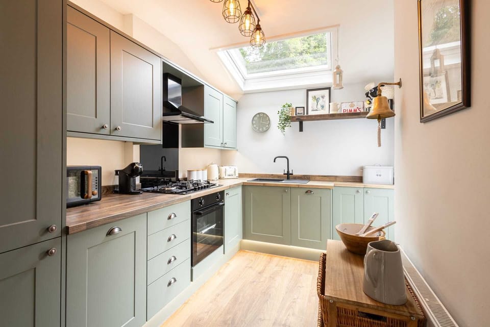 Arundel Cottage, Whitby - Host & Stay