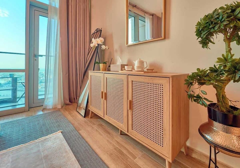 Modern Chic Interior – Stylish living with warm lighting, elegant decor, and a cozy ambiance perfect for a relaxing stay.