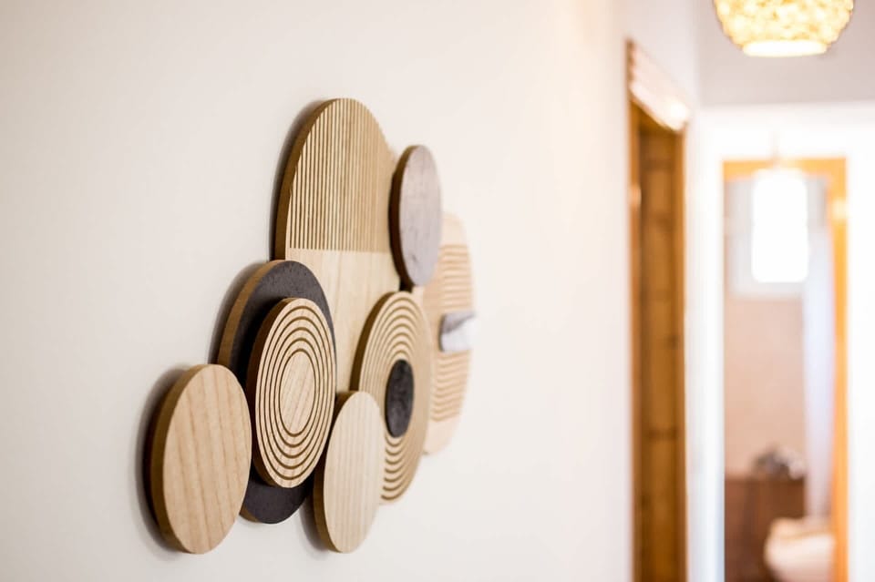 Stylish Decorative Touches in the Hallway


