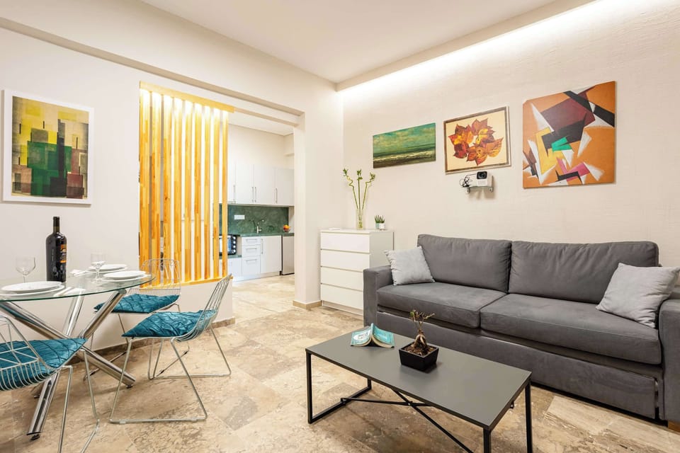 Bright and cozy living room
