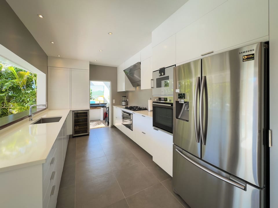 Fully equipped with bar, electric oven, gas stove, dishwasher, fridge and freezer, ice machine, microwave, toaster, filter coffee maker, and espresso coffee machine, blender, electric fruit press. Outdoor dining table for 8 guests on the terrace. 