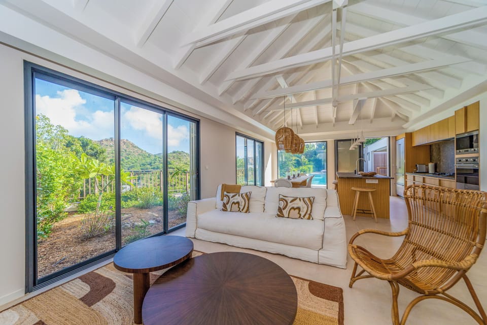 Air-conditioning, large HD-TV with Dish Network, Apple TV, iPod dock. The living room opens onto the terrace. 