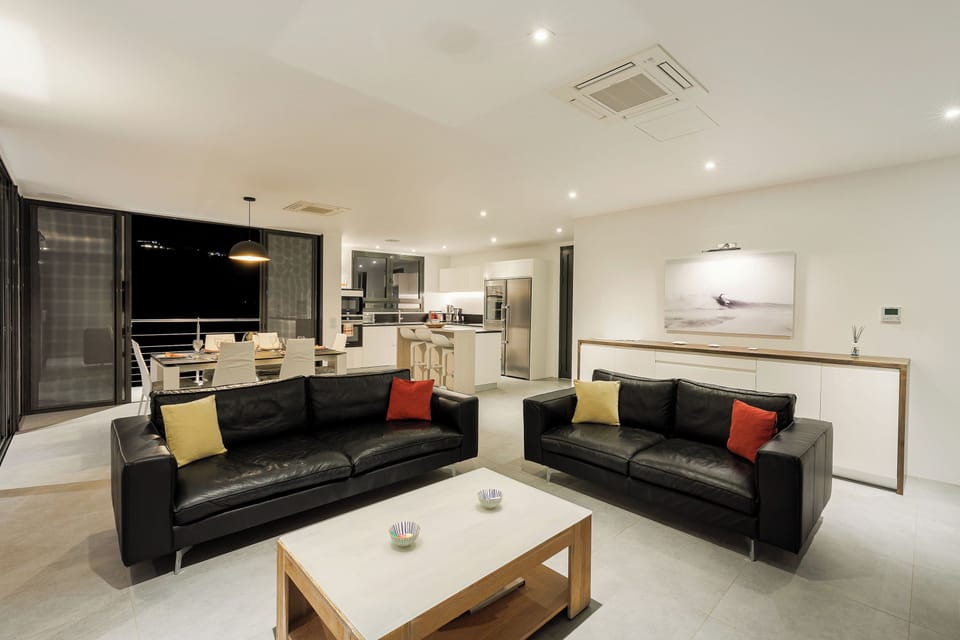 Lounge area opening onto the terrace. Air conditioning, ceiling Fan, Smart TV, Dish Network, Apple TV.