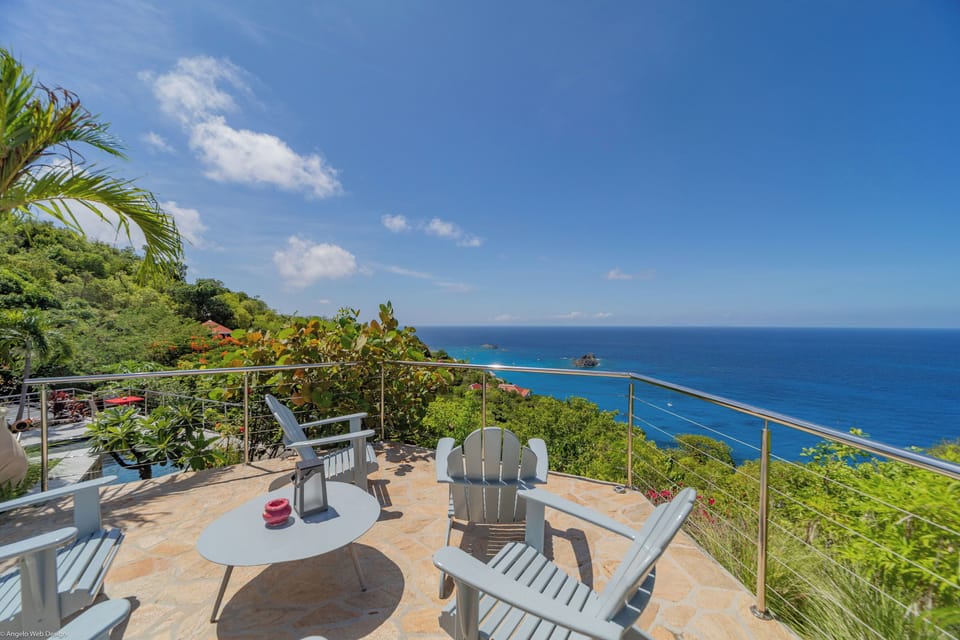 Panoramic views over the bay and the ocean. Private parking at the entrance of the property. 