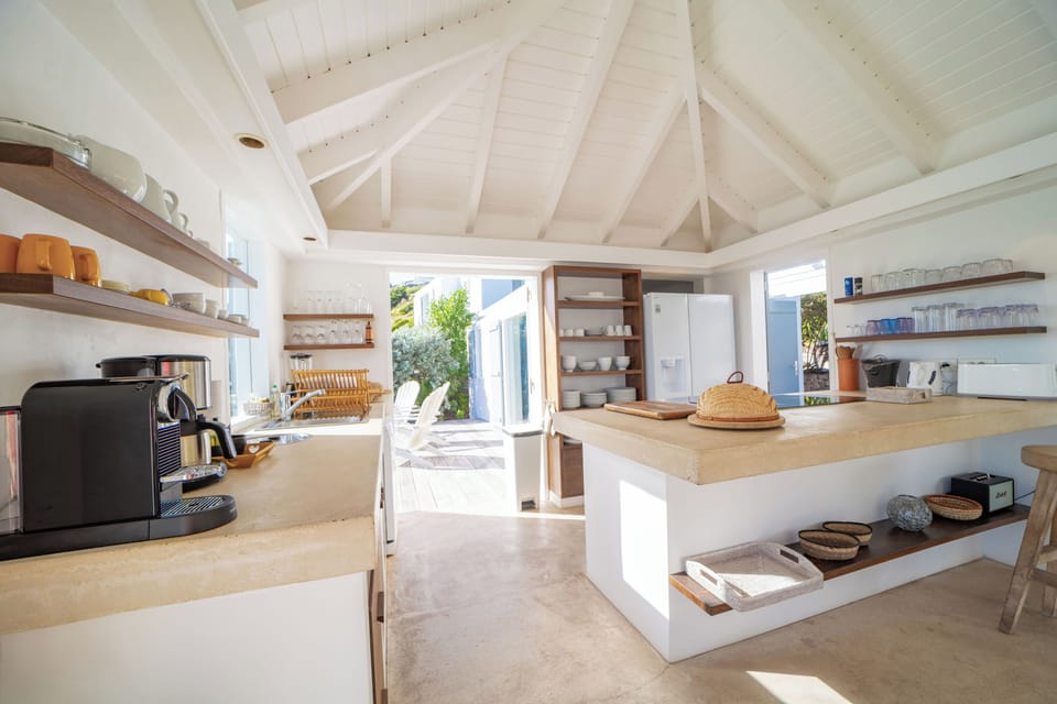 Fully equipped kitchen, fridge, freezer, dishwasher, oven, microwave oven, filter coffee maker, espresso coffee maker, toaster, kettle, blender. Dining table for 6 people on the covered terrace.  