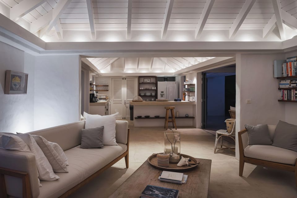 Great room with ceiling fan opening onto the terrace. HD-TV, Canal Satellite. Ocean view. 