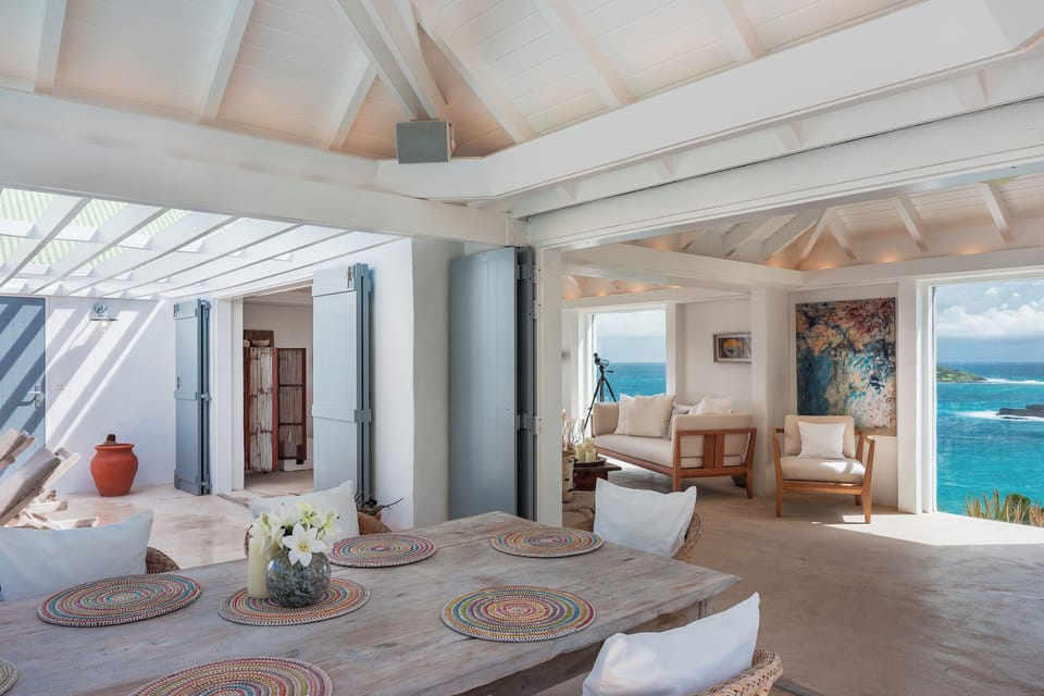 Fully equipped kitchen, fridge, freezer, dishwasher, oven, microwave oven, filter coffee maker, espresso coffee maker, toaster, kettle, blender. Dining table for 6 people on the covered terrace.  