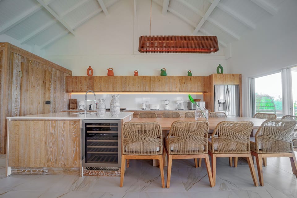 Fully equipped. Electric oven, gas stove, microwave, refrigerator, mixer, centrifuge, freezer, dishwasher, Nespresso machine, blender, kettle, toaster. Indoor dining area in the air-conditioned great room. Large outdoor dining table on the covered terrace