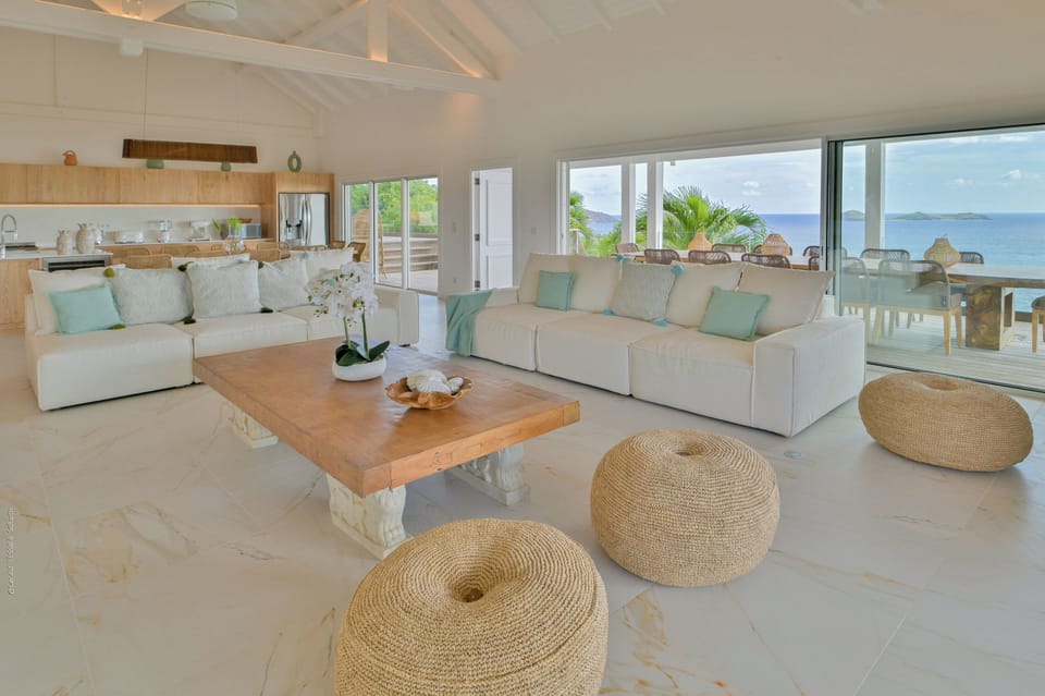 Air conditioning, ceiling fan, HD-TV, Dish network, DVD player, Apple TV. Outdoor lounge area on the covered terrace.