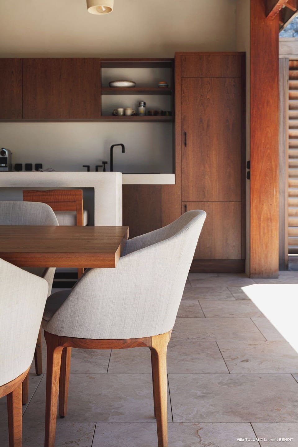 Fully equipped kitchen with mixer, coffee maker, dishwasher, espresso machine, microwave, toaster, wine cooler. Dining area in the great room, with a dining table for 8 guests. 