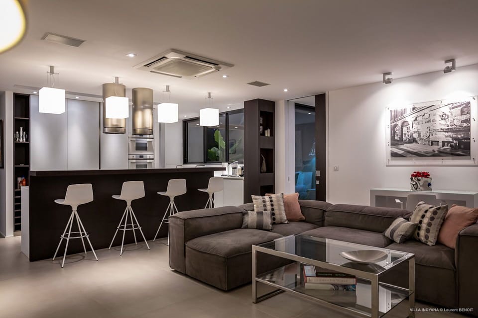 Air-conditioning, large HD-TV with Dish Network, Apple TV, iPod dock. The living room opens onto the terrace. 