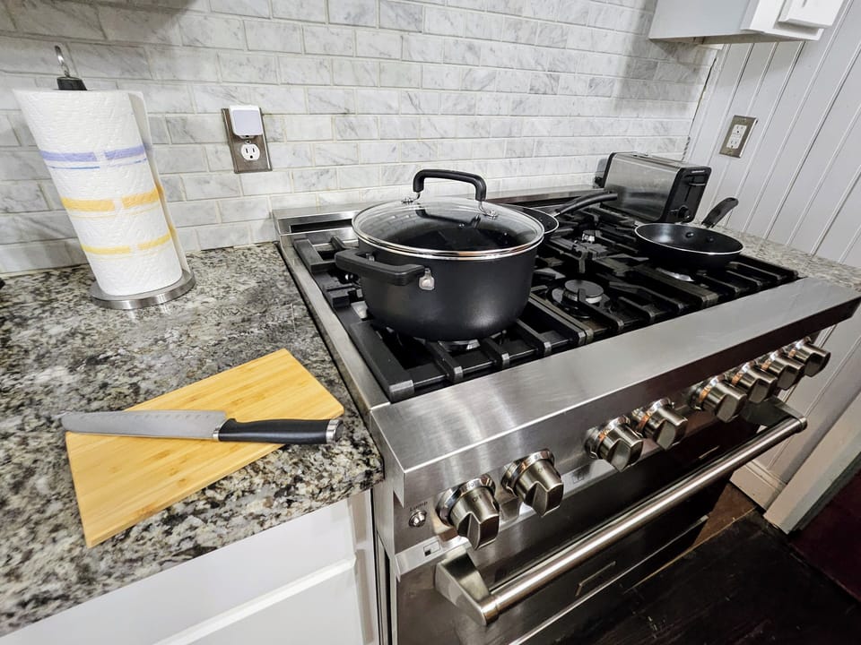 Full Kitchen Ready for Use