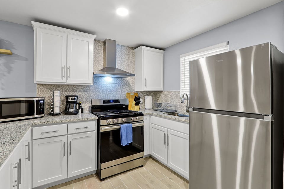 Full Kitchen 