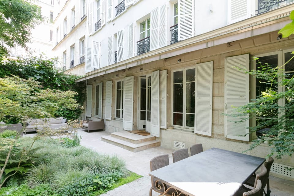 Garden:Outdoor dining
