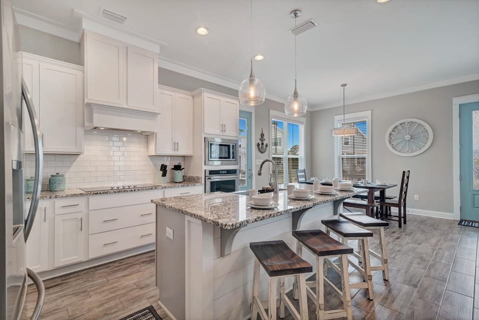 More than enough room for everyone to enjoy a meal together
