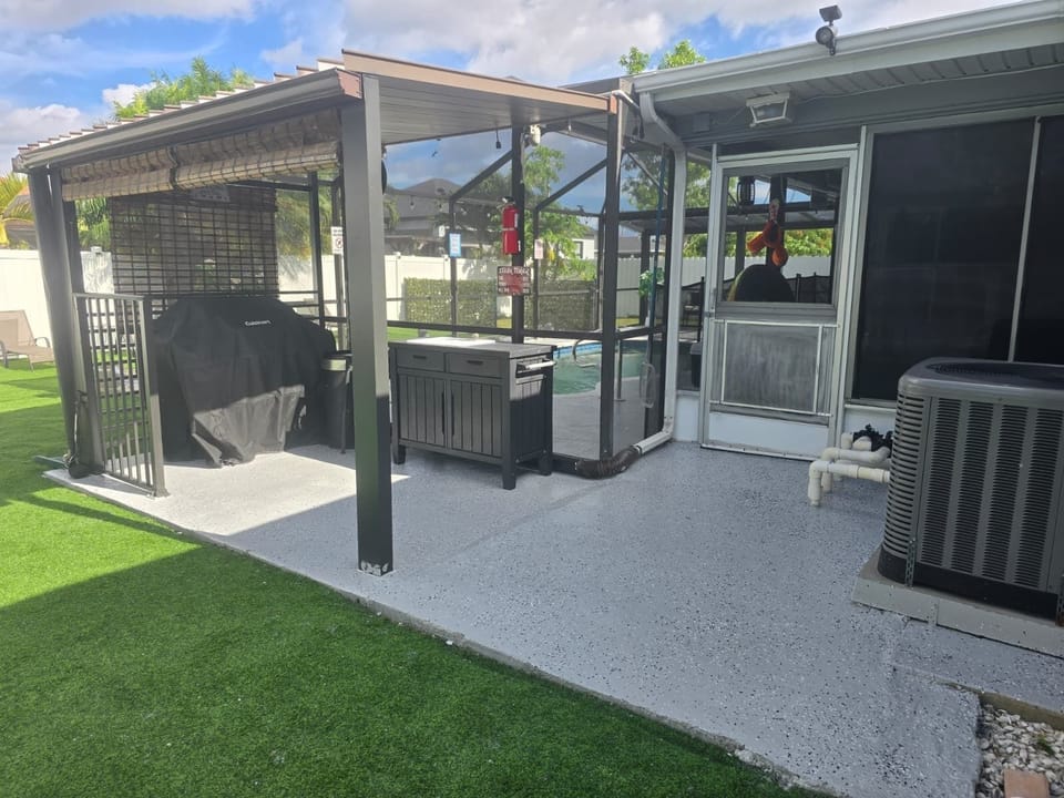 4-bedroom house in serene Cape Coral with AC, WiFi, Pool and lot of relax space House in Cape Coral