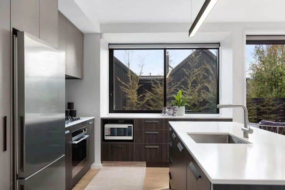 Open plan kitchen & dining 