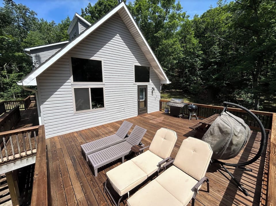 Wraparound deck, charcoal and gas grill