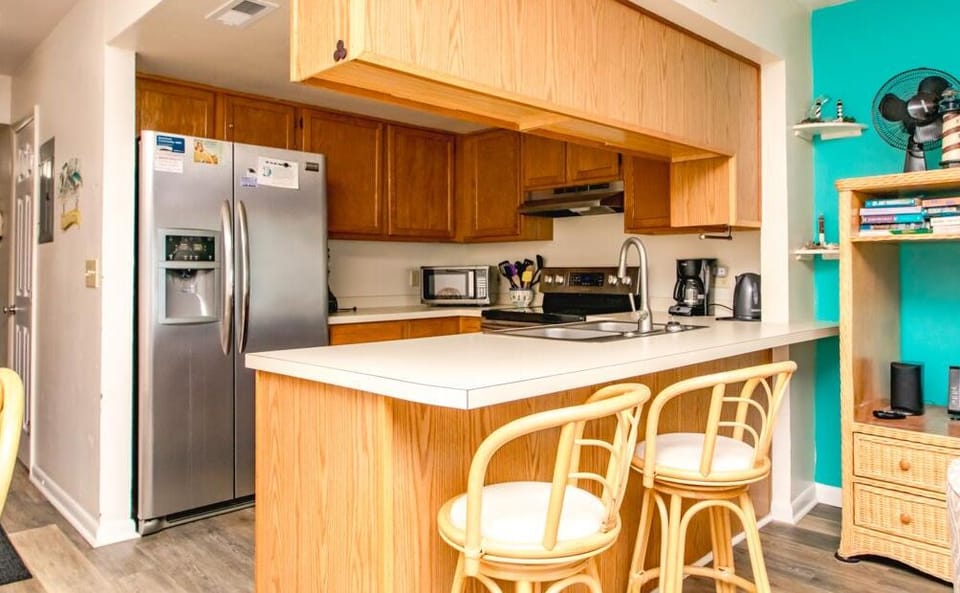 Kitchen with Eat-In Seating