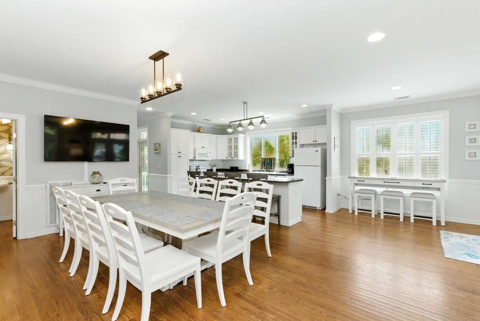 1st Floor Dining Area
