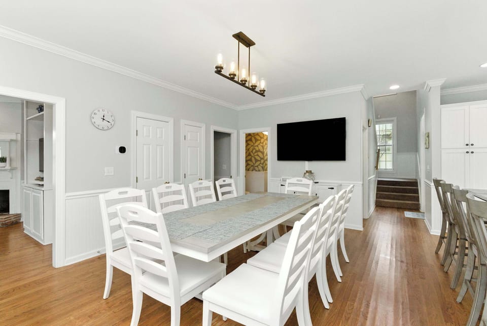 1st Floor Dining Area