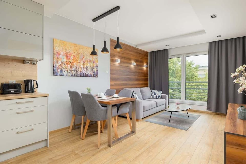 Modern, fully equipped kitchenette. 