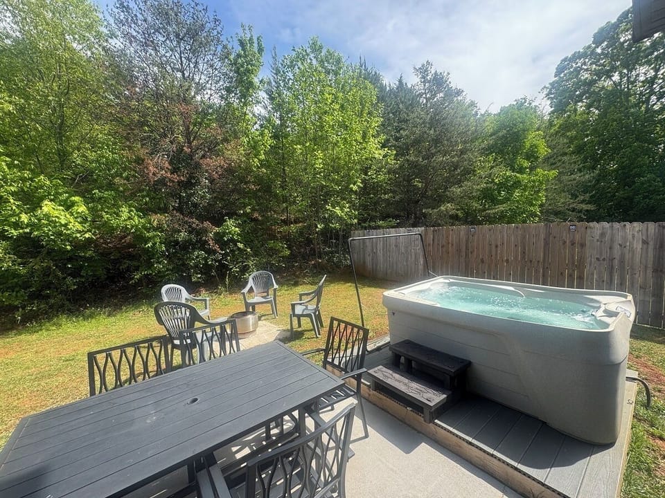 Dreaming Bear's hot tub and fire pit area