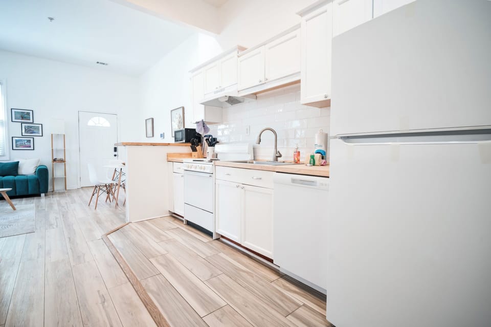 Full kitchen with fridge, dishwasher, oven, microwave, stove and coffee machine