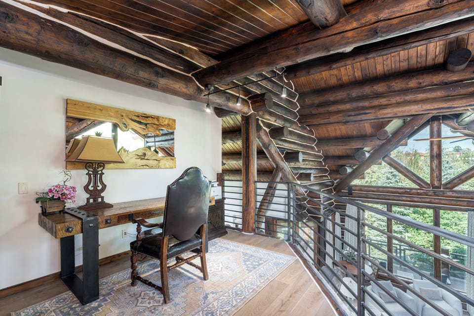 3.8-slopeside-chateau-telluride-loft-office