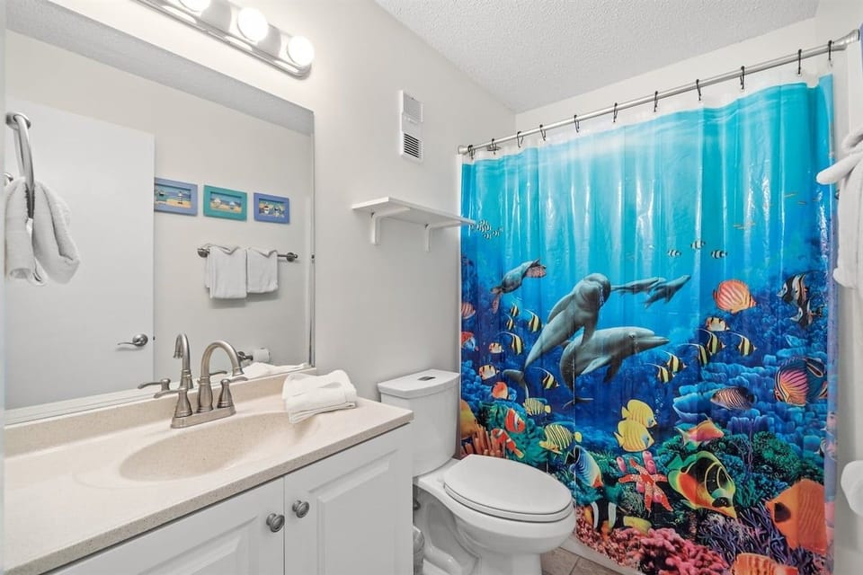 Full Bathroom with Como Tub/Shower
