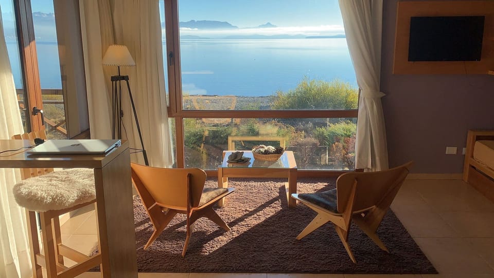 Mountain view,Living Room,Lake view,Bird's eye view