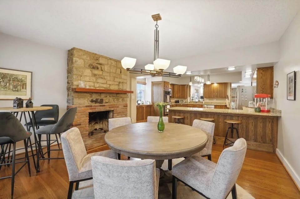 Large eat in Kitchen and Dining Room