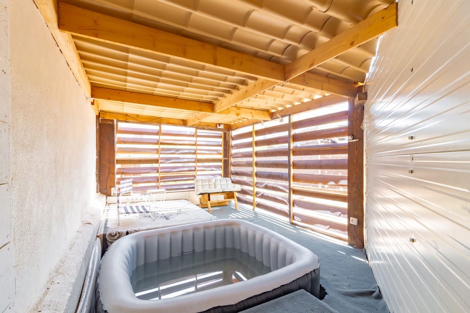 Indoor spa tub