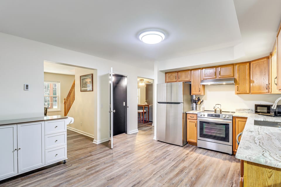 Kitchen | Main Level | Keurig/Single-Serve Coffee Maker