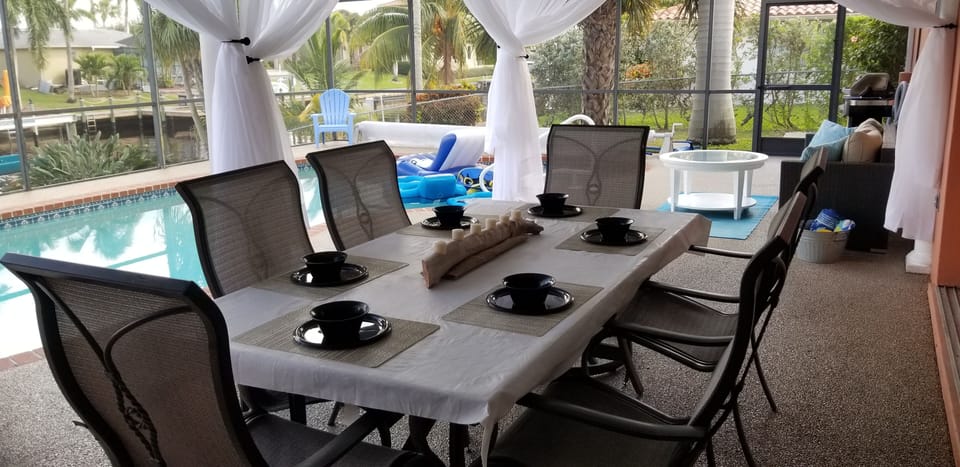 Outdoor dining