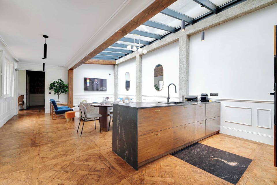  A splendid kitchen opening onto the living room, fully equipped 
