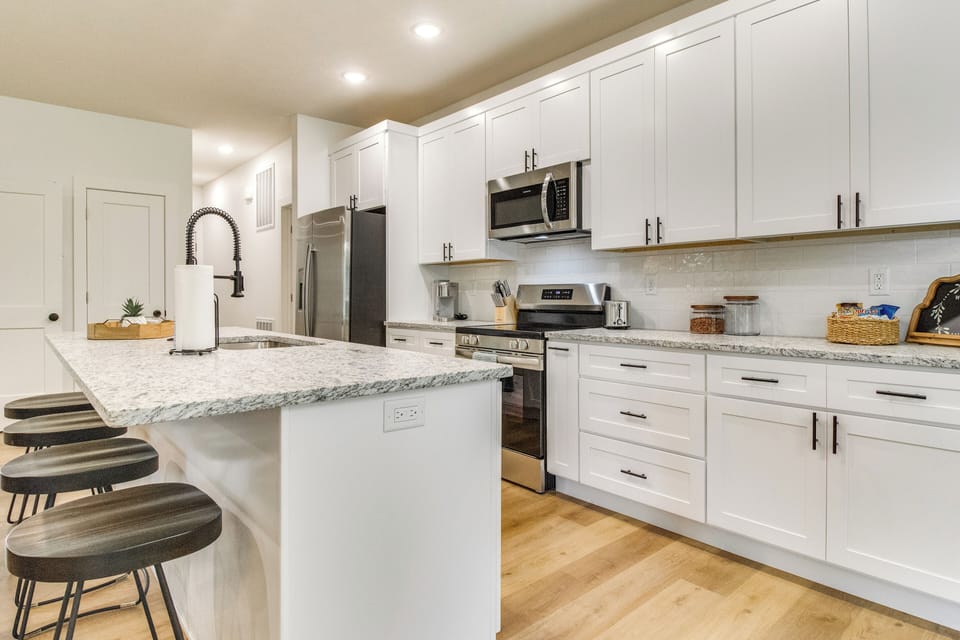 Kitchen | Keurig Coffee Maker | Toaster | Dishwasher | Island w/ Seating