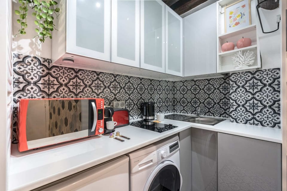 Kitchen: fully equipped 