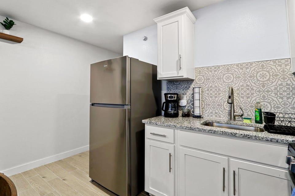 Full Kitchen 