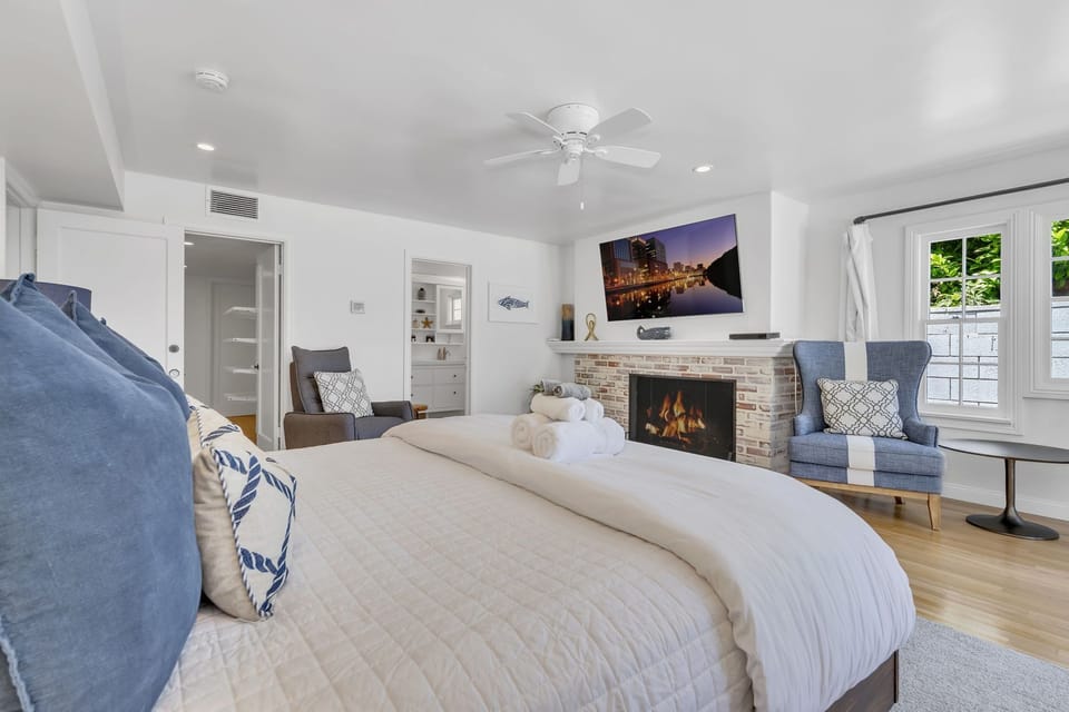 Bedroom 1 (2)