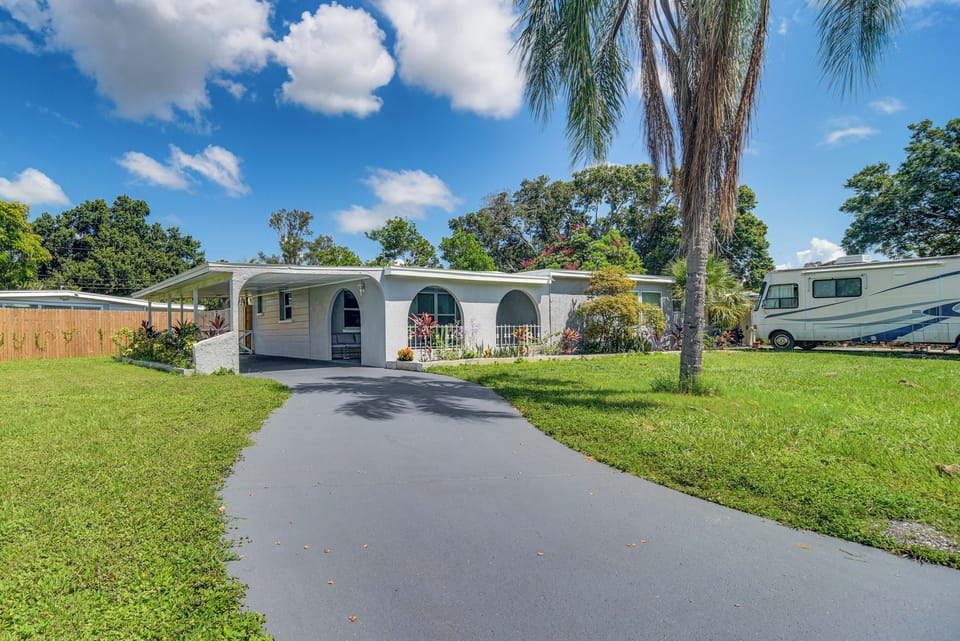 Seminole Vacation Rental | 4BR | 3BA | Step-Free Entry | 1,400 Sq Ft