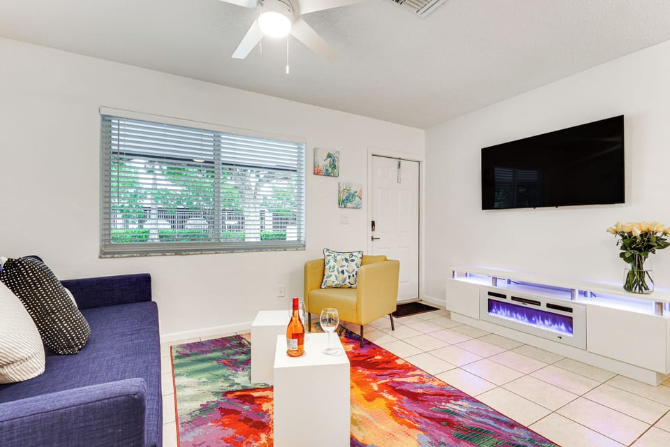 Hallandale Beach Vacation Rental | 1BR | 1BA | 500 Sq Ft | 2 Steps to Enter