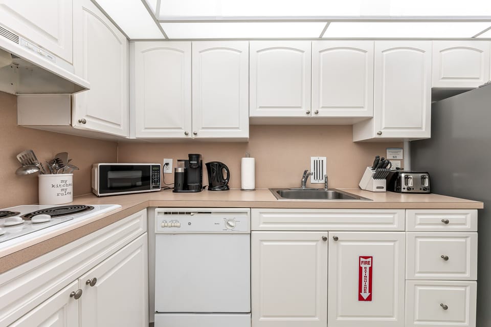 Fully stocked kitchen for all your cooking needs
