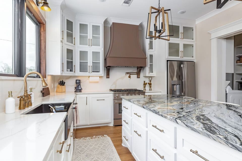 Fully stocked kitchen.   Ice maker.  Anything you would need.  