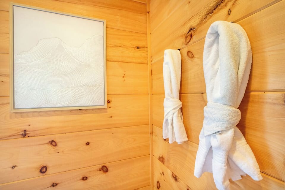 One of Smoky Serenity's bathrooms
