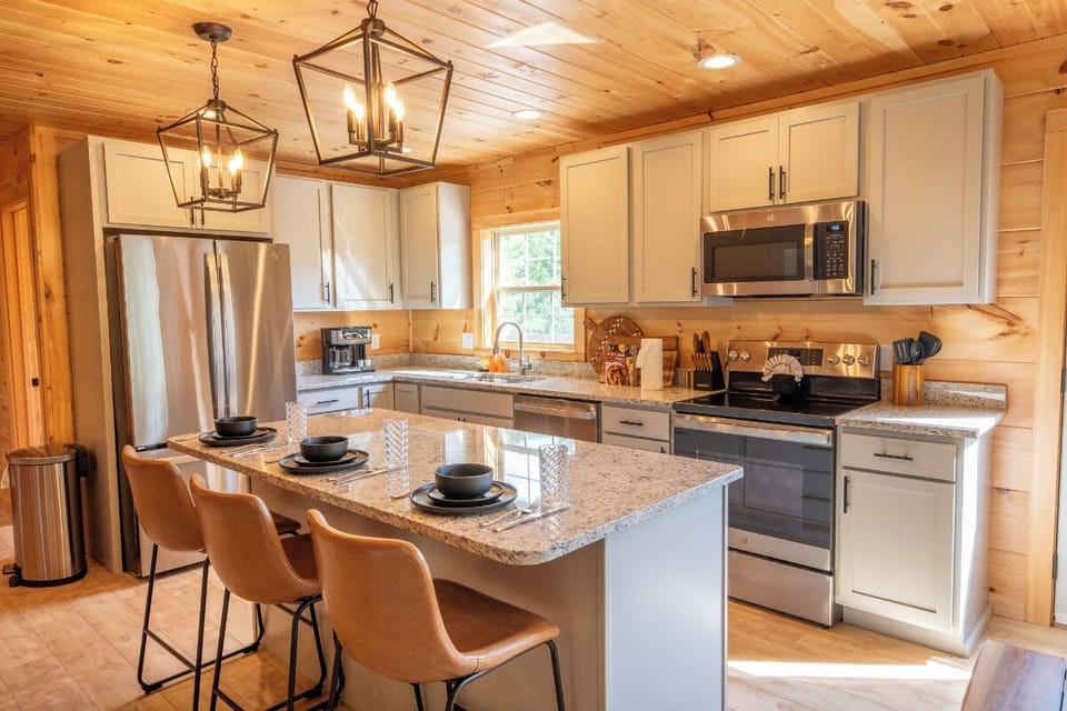 Smoky Serenity's kitchen and dining area