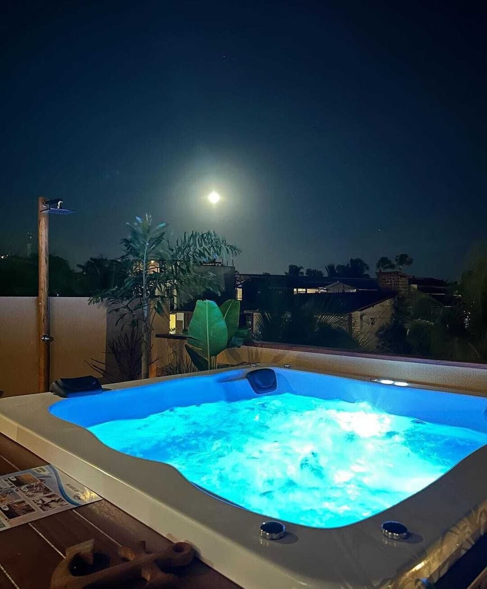 Outdoor spa tub