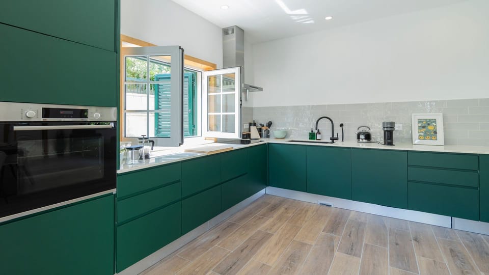 Spacious and modern kitchenette, fully equipped with everything you need to cook up a feast. Perfect for culinary adventures and shared meals. #ModernKitchen #CulinaryDelights