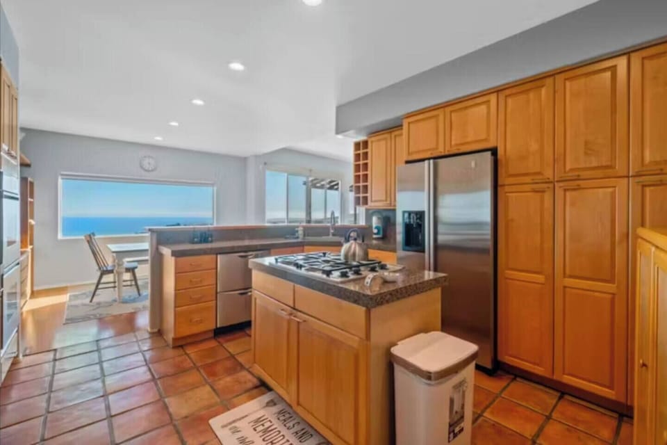 Large chef's kitchen with breakfast nook and beautiful views. Perfect space for you to cook and enjoy meals.