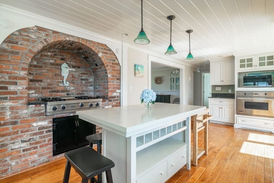 Indoors, Kitchen, Kitchen Island, Home Decor, Microwave